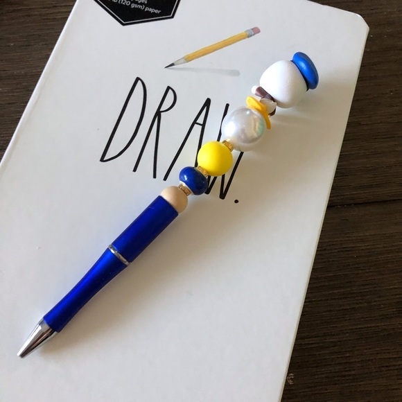 Disney Doorables: Mickey Mouse & Friends: Donald Duck handmade beaded pen - Picture 3 of 3